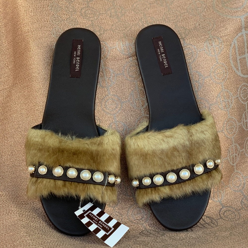 Henri Bendel flat sandals